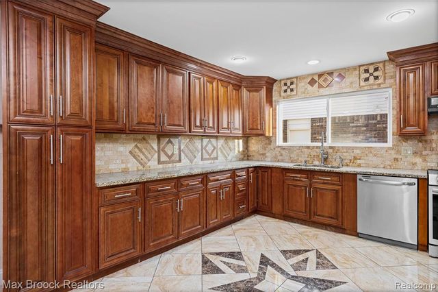 38327 Sleigh Drive, Sterling Heights, MI 48310