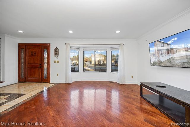 38327 Sleigh Drive, Sterling Heights, MI 48310