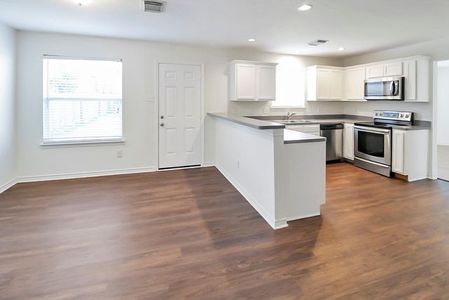 2325 Shady Pine Drive, Conroe, TX 77301