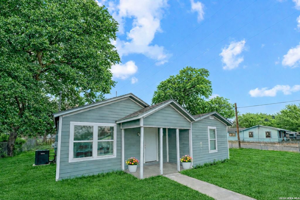 1003 S San Joaquin, San Antonio, TX 78237