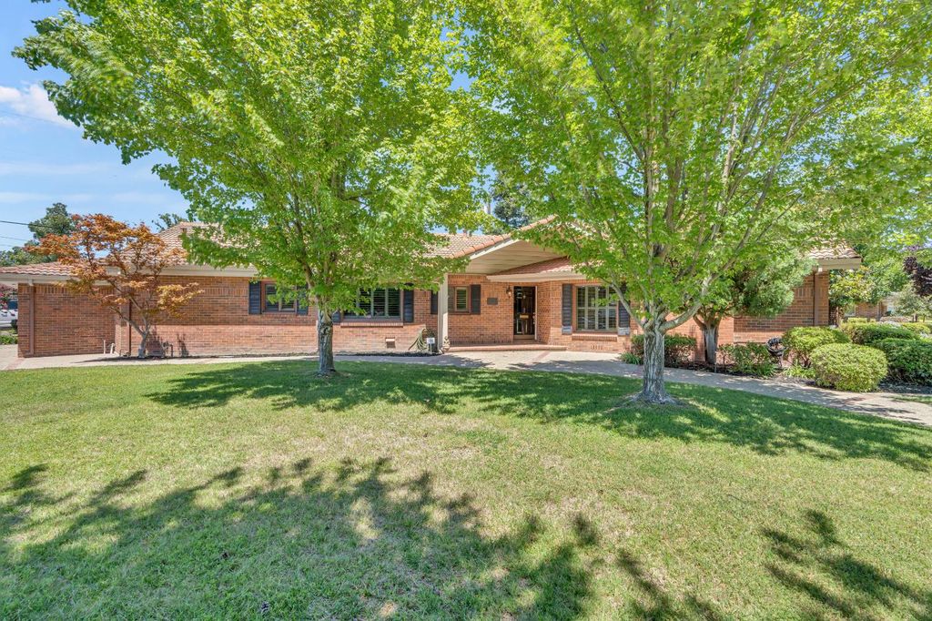 1071 W Monterey Ave, Stockton, CA 95204