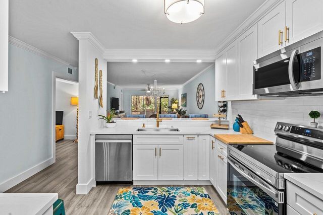 2001 Sabal Ridge Court A, Palm Beach Gardens, FL 33418