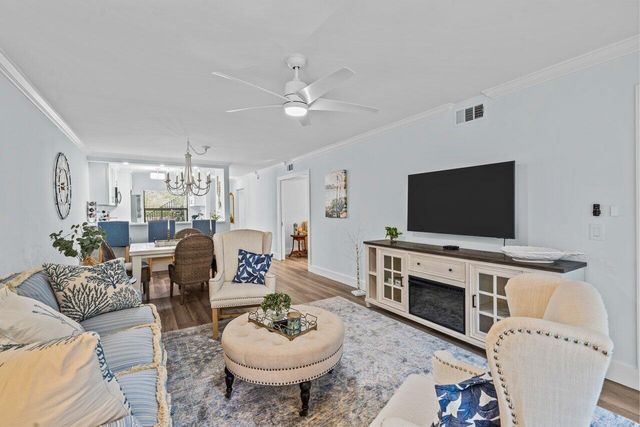 2001 Sabal Ridge Court A, Palm Beach Gardens, FL 33418