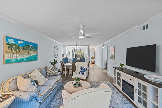 2001 Sabal Ridge Court A, Palm Beach Gardens, FL 33418
