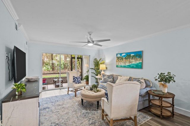 2001 Sabal Ridge Court A, Palm Beach Gardens, FL 33418