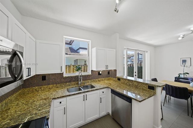 11613 NW 78th St 11613, Doral, FL 33178