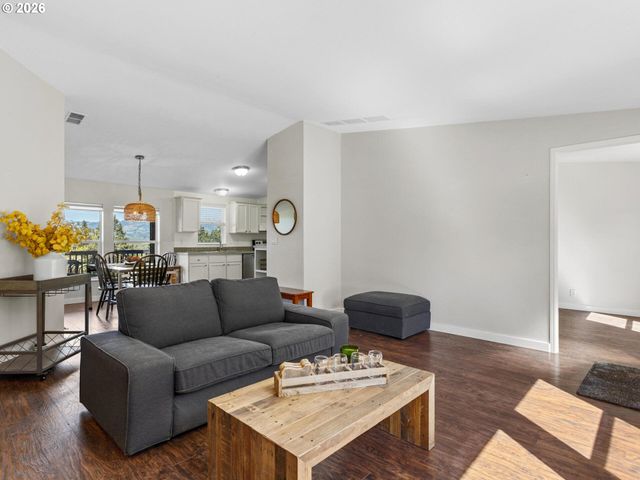 21155 Ne SUNNYCREST Rd, Newberg, OR 97132