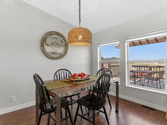 21155 Ne SUNNYCREST Rd, Newberg, OR 97132