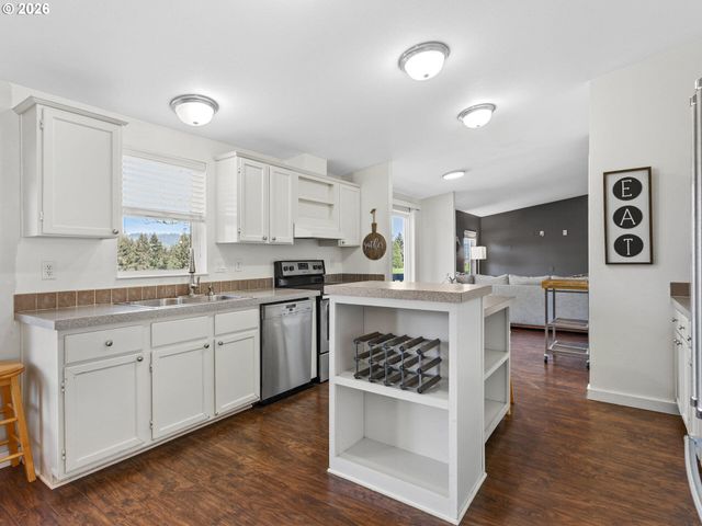 21155 Ne SUNNYCREST Rd, Newberg, OR 97132