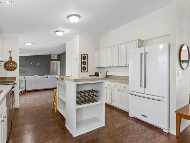 21155 Ne SUNNYCREST Rd, Newberg, OR 97132