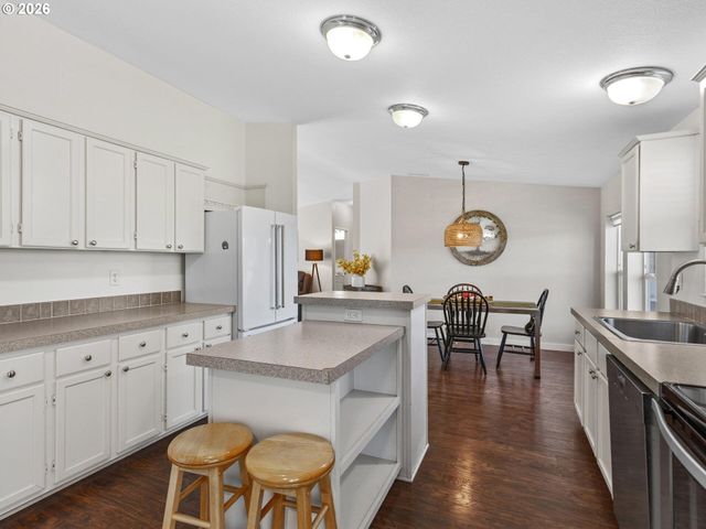 21155 Ne SUNNYCREST Rd, Newberg, OR 97132