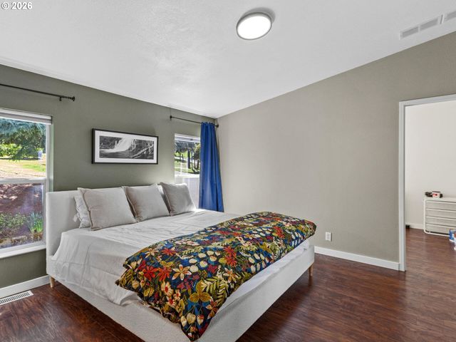 21155 Ne SUNNYCREST Rd, Newberg, OR 97132