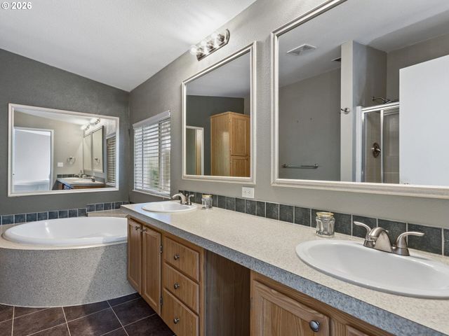 21155 Ne SUNNYCREST Rd, Newberg, OR 97132