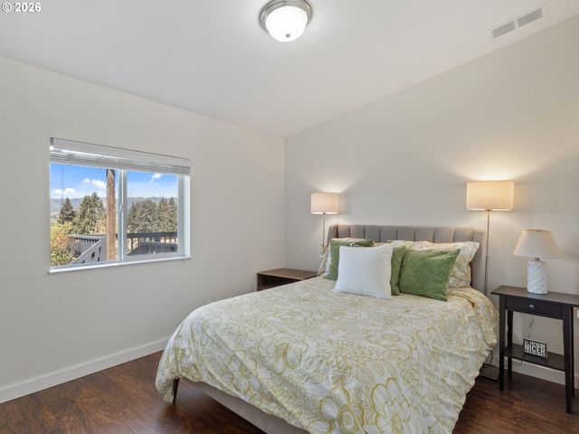 21155 Ne SUNNYCREST Rd, Newberg, OR 97132