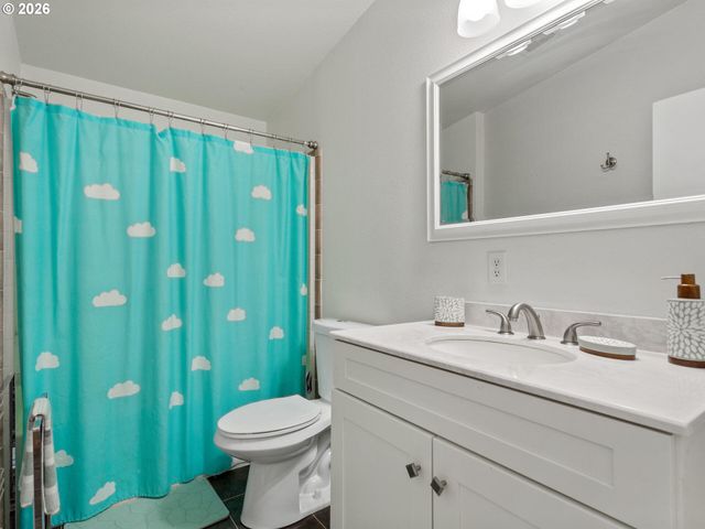 21155 Ne SUNNYCREST Rd, Newberg, OR 97132