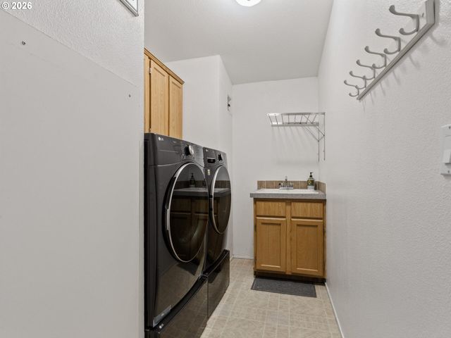 21155 Ne SUNNYCREST Rd, Newberg, OR 97132