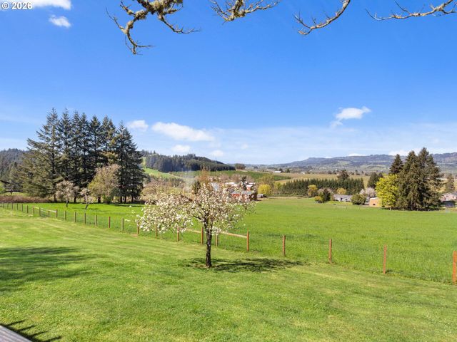 21155 Ne SUNNYCREST Rd, Newberg, OR 97132