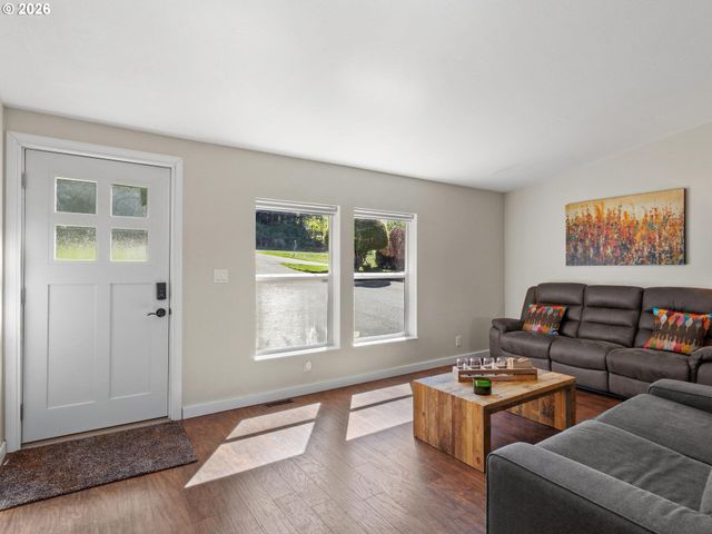 21155 Ne SUNNYCREST Rd, Newberg, OR 97132