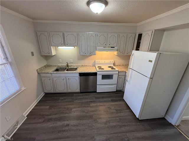 107 Westgate Circle C, Winston-salem, NC 27106