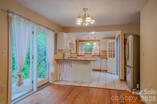 24 Moore Circle, Black Mountain, NC 28711