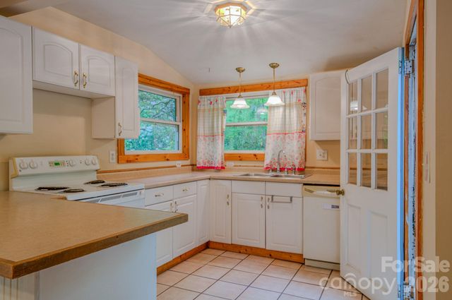 24 Moore Circle, Black Mountain, NC 28711