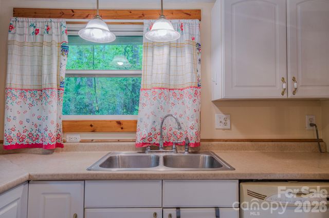 24 Moore Circle, Black Mountain, NC 28711