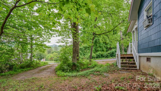 24 Moore Circle, Black Mountain, NC 28711