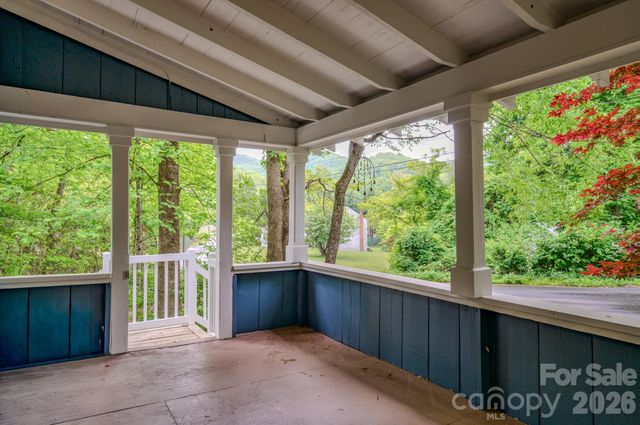 24 Moore Circle, Black Mountain, NC 28711