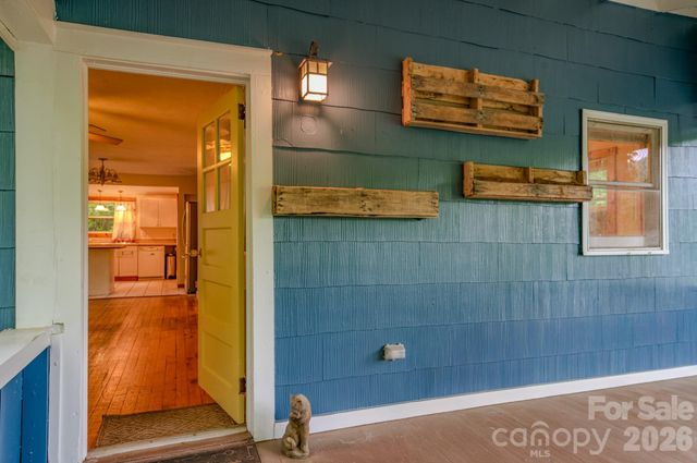 24 Moore Circle, Black Mountain, NC 28711