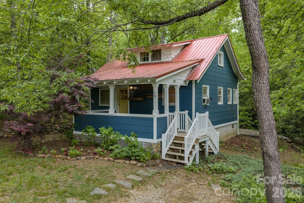 24 Moore Circle, Black Mountain, NC 28711