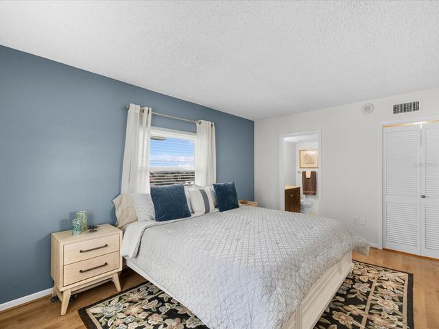 17400 GULF BOULEVARD J7, St Petersburg, FL 33708