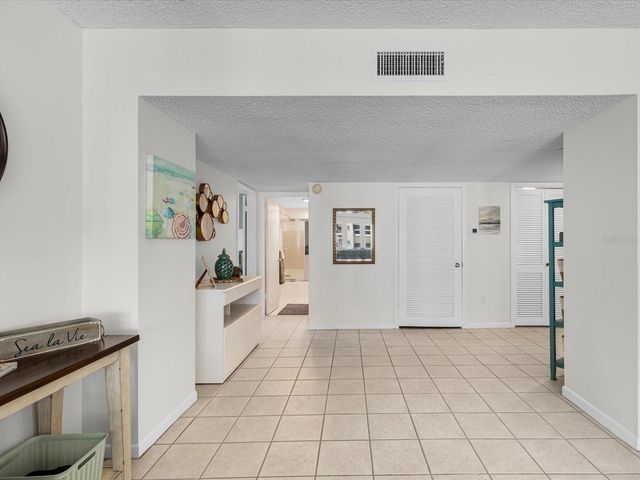 17400 GULF BOULEVARD J7, St Petersburg, FL 33708
