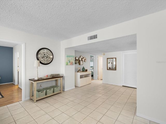 17400 GULF BOULEVARD J7, St Petersburg, FL 33708