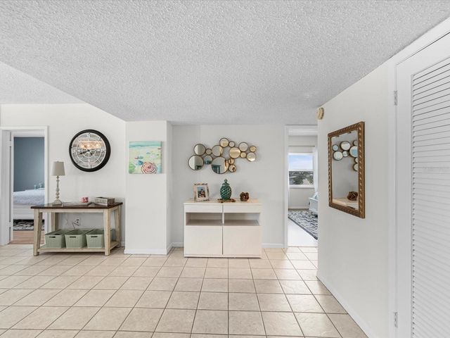 17400 GULF BOULEVARD J7, St Petersburg, FL 33708
