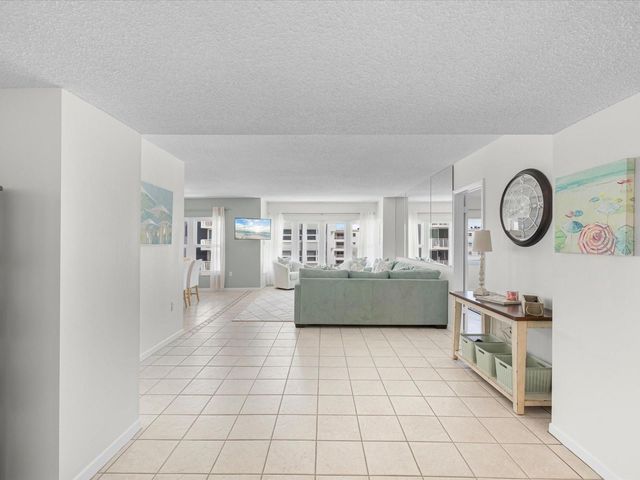 17400 GULF BOULEVARD J7, St Petersburg, FL 33708