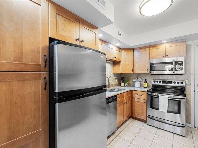 17400 GULF BOULEVARD J7, St Petersburg, FL 33708