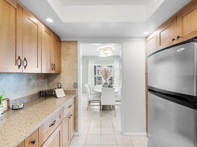 17400 GULF BOULEVARD J7, St Petersburg, FL 33708