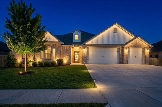 2304 Charles Street, Pea Ridge, AR 72751