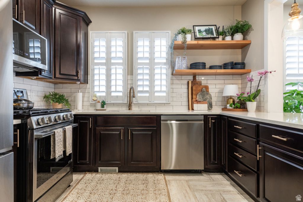 Image 14 of property listing at 5047 W BLACK TWIG DR, South Jordan, UT 84009