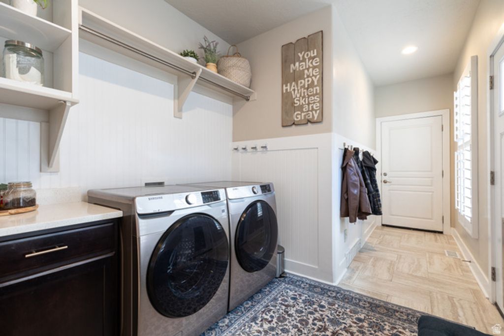 Image 18 of property listing at 5047 W BLACK TWIG DR, South Jordan, UT 84009