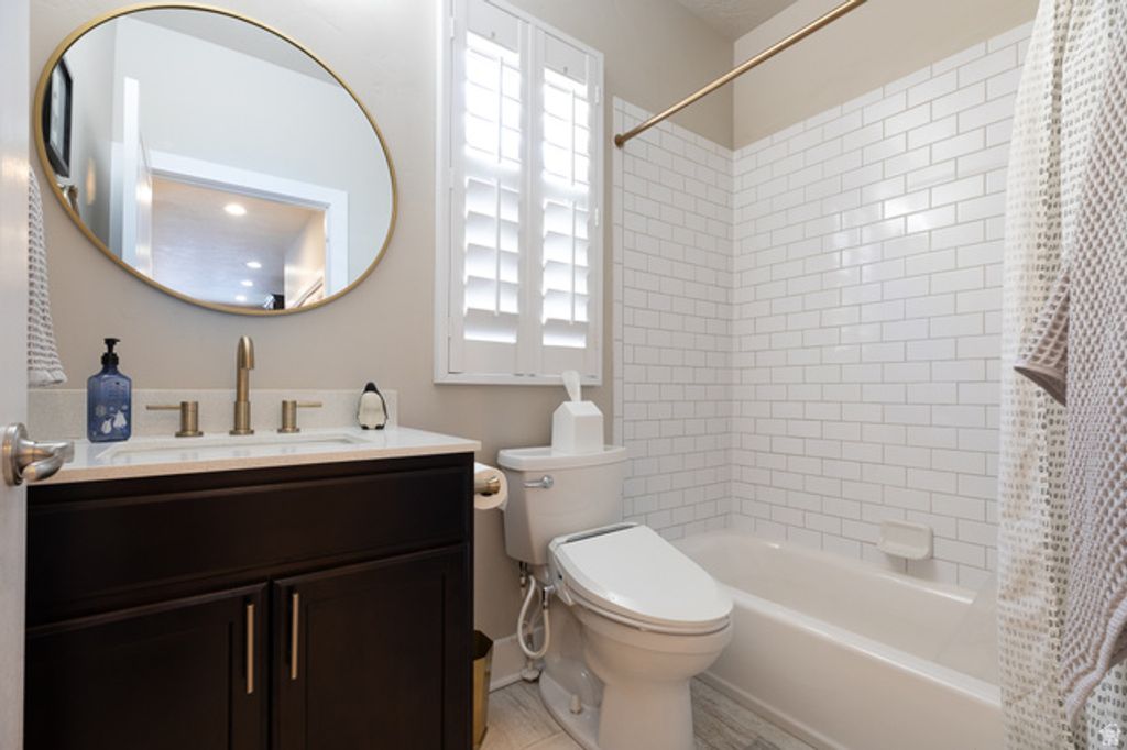 Image 21 of property listing at 5047 W BLACK TWIG DR, South Jordan, UT 84009