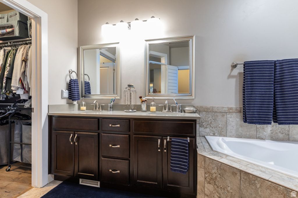 Image 24 of property listing at 5047 W BLACK TWIG DR, South Jordan, UT 84009