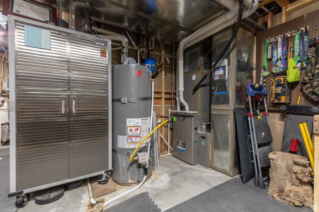 Image 34 of property listing at 5047 W BLACK TWIG DR, South Jordan, UT 84009