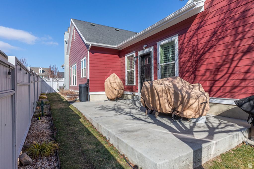 Image 36 of property listing at 5047 W BLACK TWIG DR, South Jordan, UT 84009