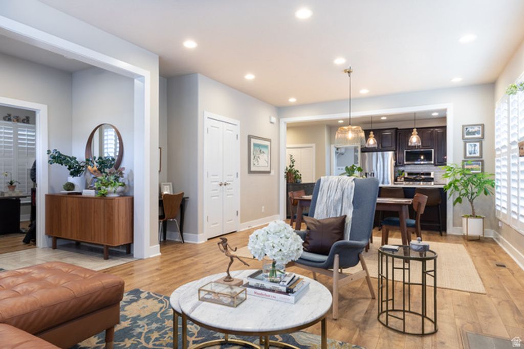 Image 9 of property listing at 5047 W BLACK TWIG DR, South Jordan, UT 84009