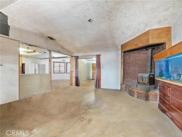 16680 Mission Street, Hesperia, CA 92345