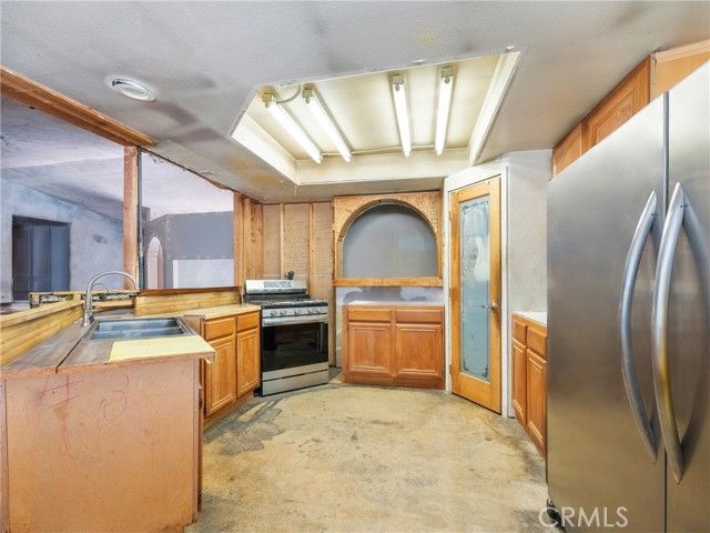 16680 Mission Street, Hesperia, CA 92345