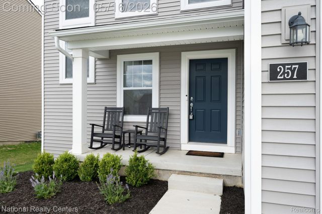 257 Sandhill Court, White Lake Charter Township, MI 48386
