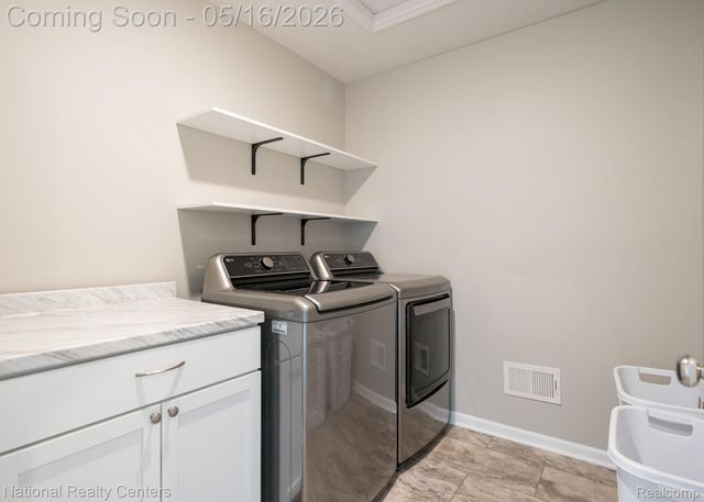 257 Sandhill Court, White Lake Charter Township, MI 48386