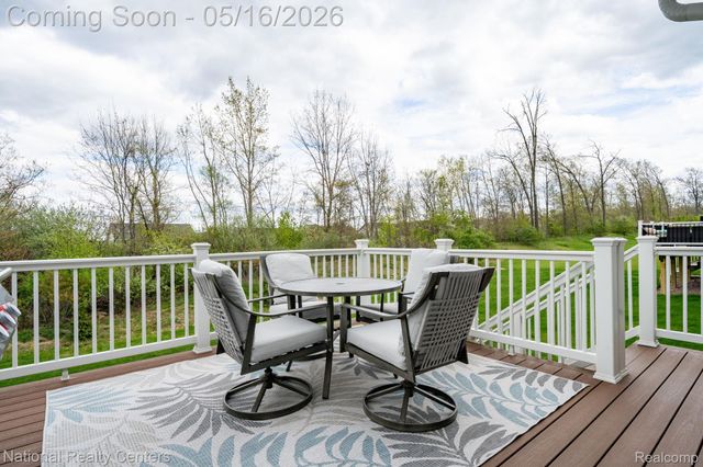 257 Sandhill Court, White Lake Charter Township, MI 48386